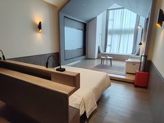 -上海虹桥中心爱琴海亚朵S酒店