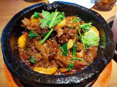 石锅菌菇闷牛肉-雀舞云南菜(乐客城店)