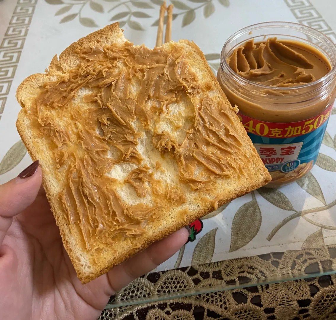 美味的花生酱吐司面包