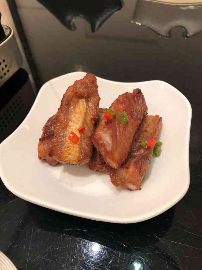 亢龙太子酒轩(东湖路店)-"这家店位于武汉市武汉大道的东湖路上,临近.