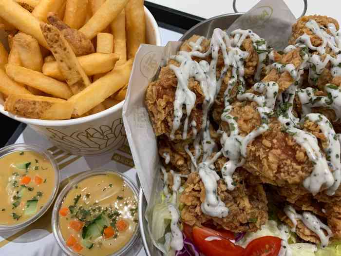 艾薯(汇一城购物中心店)-"蜂蜜芥辣薯条最好吃,鸡翅烤得还可以.