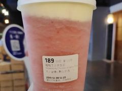 莓莓芝士茉香茶-瑞幸咖啡(绿地新都会9号楼店)