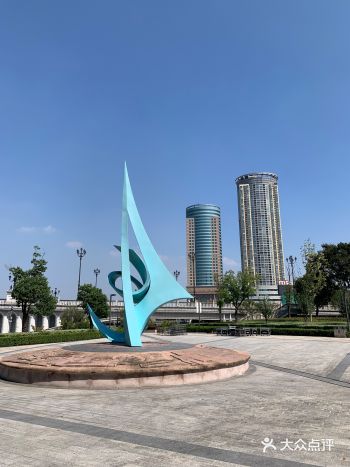 「老外滩」老外滩著名的地点当属教堂和酒吧一条街
