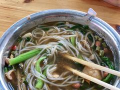 -鹿寨小何螺蛳粉店