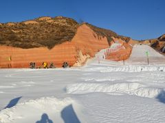 -采薇庄园四季滑雪场