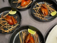 香茅烟熏玻璃乳鸽-韩上楼