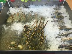 -J Daeng Seafood