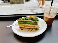 芒果抹茶奶油奶酥蛋糕-black rainbow coffee