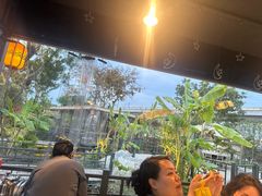 -茅草房·河畔园林火锅