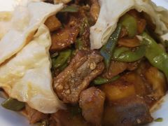 排骨豆角土豆烀饼-东北故事私房菜(江南印象店)