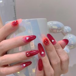 -花岐款式专研健康美甲沙龙