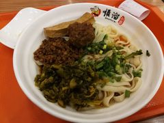 飘香热拌面-顺溜·手工刀削面·黑金店(铜锣湾店)