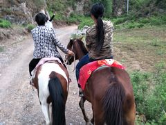 -百里峡七彩艺术小镇