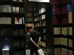 -钟书阁(松江泰晤士小镇店)