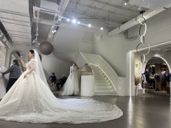 -艾米丽婚纱礼服