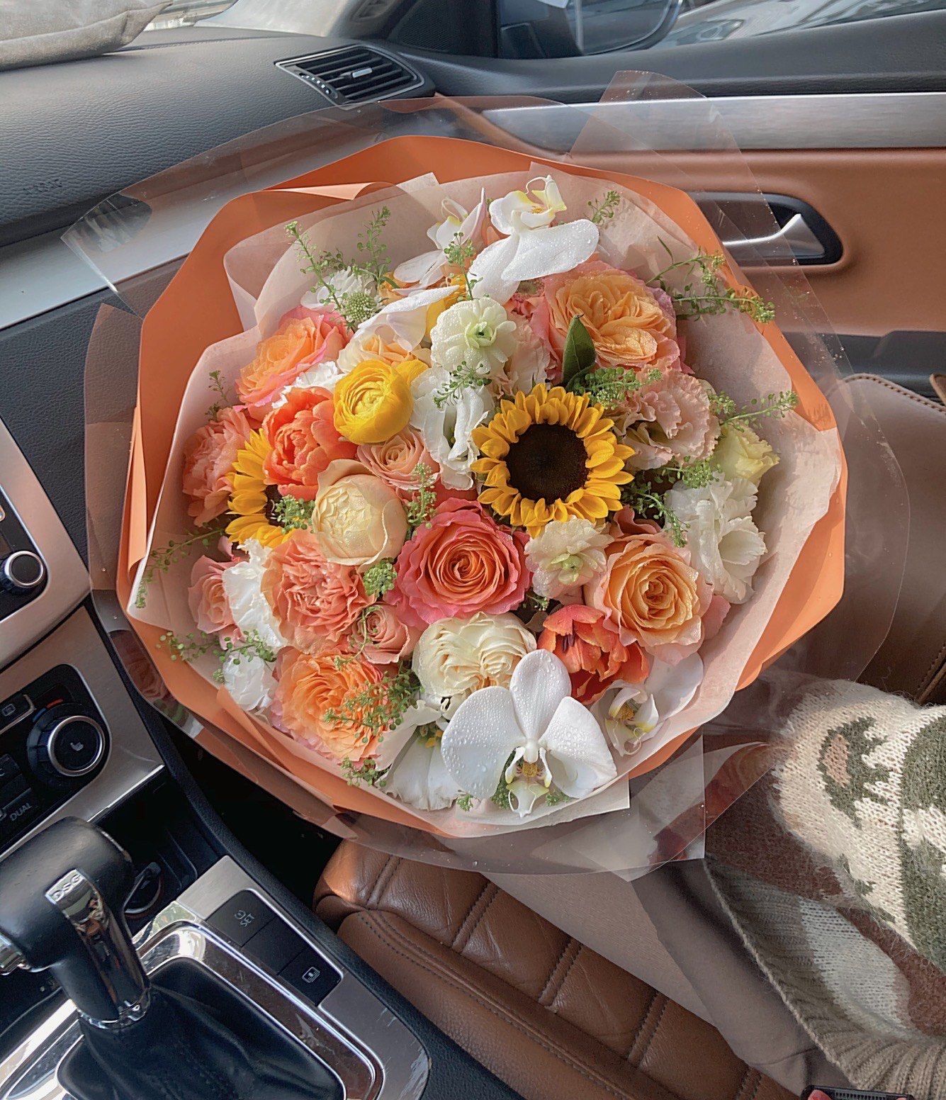 生活明朗 万物可爱 	 爱马仕橙混搭花束