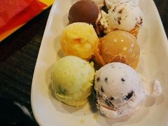 -莓园冰淇淋店