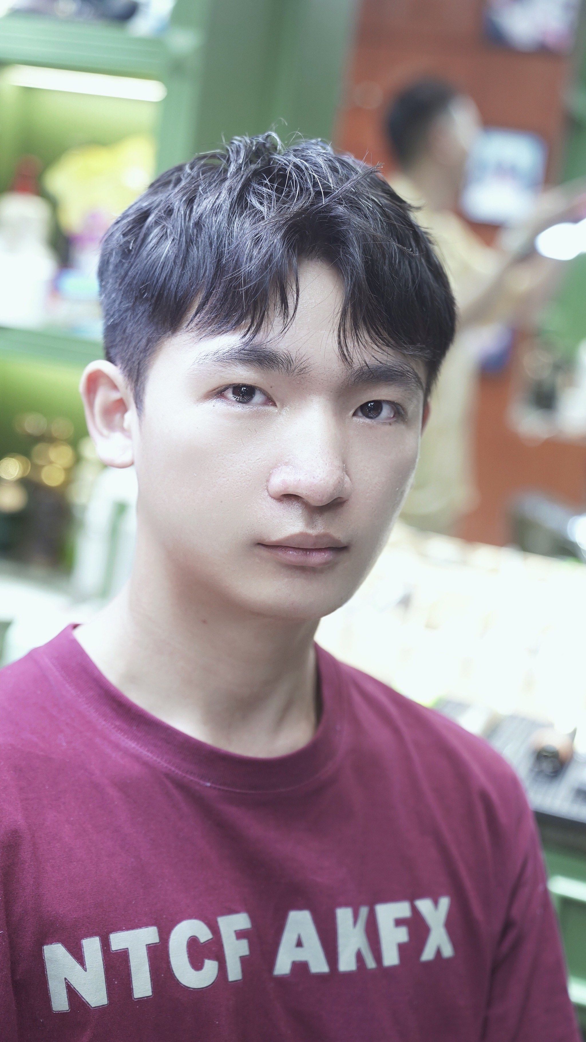 平时在家也能打理出来瞬间变成了韩国欧巴,兄弟们如果也想要这款发型