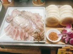 -帅巴人舅母子腊蹄民俗村