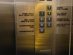 -我格广场-停车场