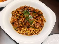 家常毛蟹炒年糕-黄嘉喜来登酒店-采悦轩中餐厅(滨江中路店)