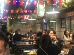 大堂-超越炭火牛蛙火锅鸡(河东店)