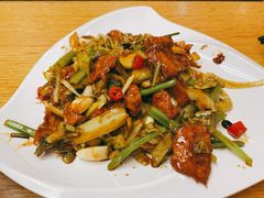 自制酸菜炒牛肉-宏记广东客家菜(丰汇店)