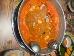 -野山舂·贵州现舂酸汤火锅(鸿通城店)