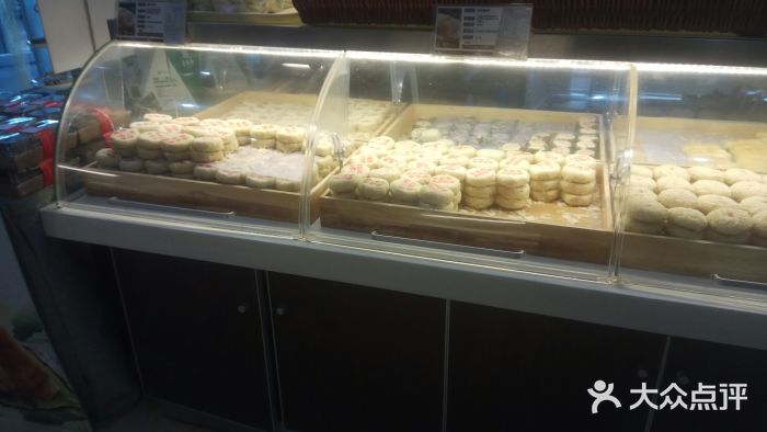 清真全盛斋传统糕点(许士庙店)面包甜点陈列柜图片