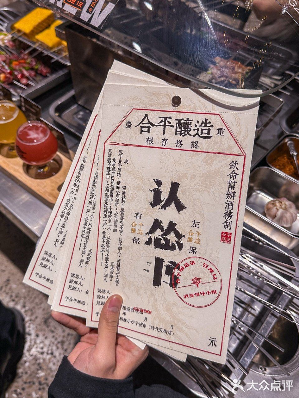  圣诞老人喝不醉，蝴蝶结，圣诞树与雪顶！