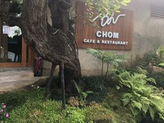 -Chom Cafe and Restaurant