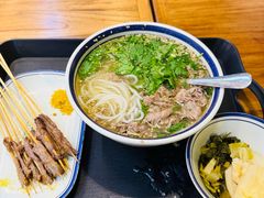 -云阿蛮云南生烫牛肉米线(奉贤路店)