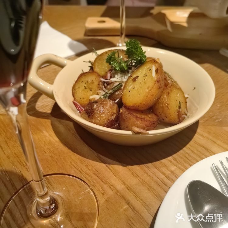 浪漫夜晚的美食约会