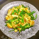 颜色靓丽的家常韭菜炒鸡蛋