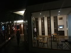 -Chom Cafe and Restaurant