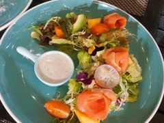 烟熏三文鱼牛油果沙拉-Prego意大利西餐厅·深圳富苑皇冠假日套房酒店