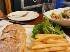 牛油果鲜虾沙拉-UPPER KITCHEN(延安路店)