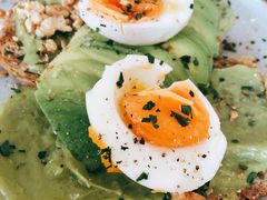 牛油果煮蛋吐司-RAC BAR(安福路店)