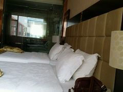 -金皇国际大酒店(桂林两江四湖火车站店)