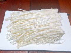 -茸梅路右拐龙虾-农家菜(松江店)
