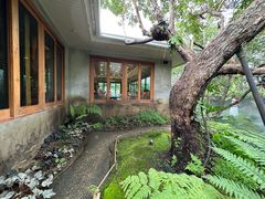 -Chom Cafe and Restaurant