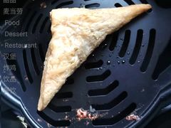 枫糖卡仕达三角派-麦当劳(华宁弘基生活中心店)
