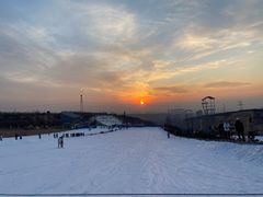 -采薇庄园四季滑雪场