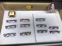 -视野联行眼镜·蔡司授权店(长白万象汇店)