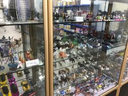-逝水玩具折扣店