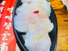 -老牌坊云南鱼豆花火锅(爱建店)