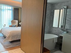 -深圳国际会展中心希尔顿酒店(前海华发冰雪世界店)