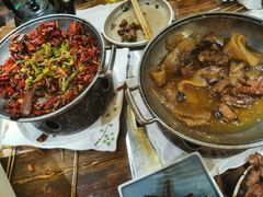 小鸡炖蘑菇锅-小俩口烧烤东北菜(双井店)