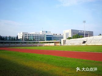 风景秀丽的体育广场，休闲遛弯的好地方