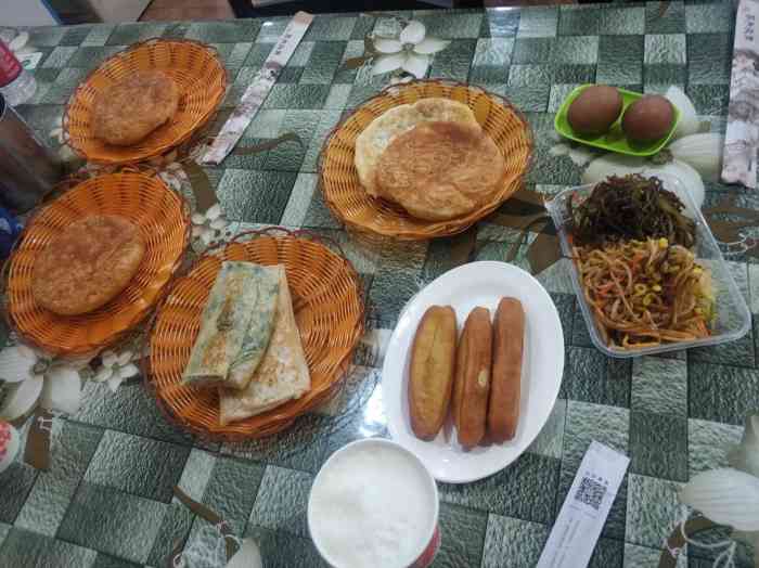 打分 是自选式早餐,就在中央大街附近,很方便